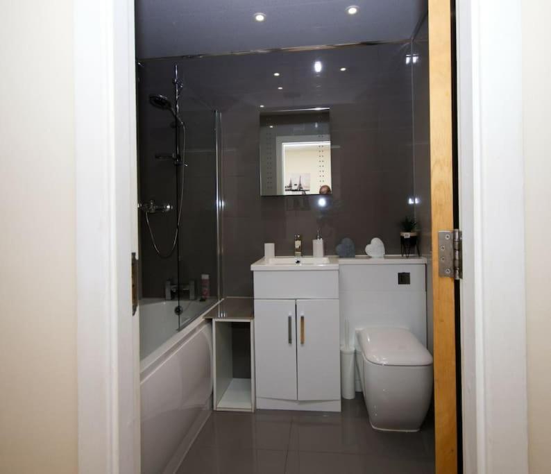 Alluring 2 Bedroom Leeds City Centre Apartment- Self Check-In,Balconied Apartment Eksteriør bilde